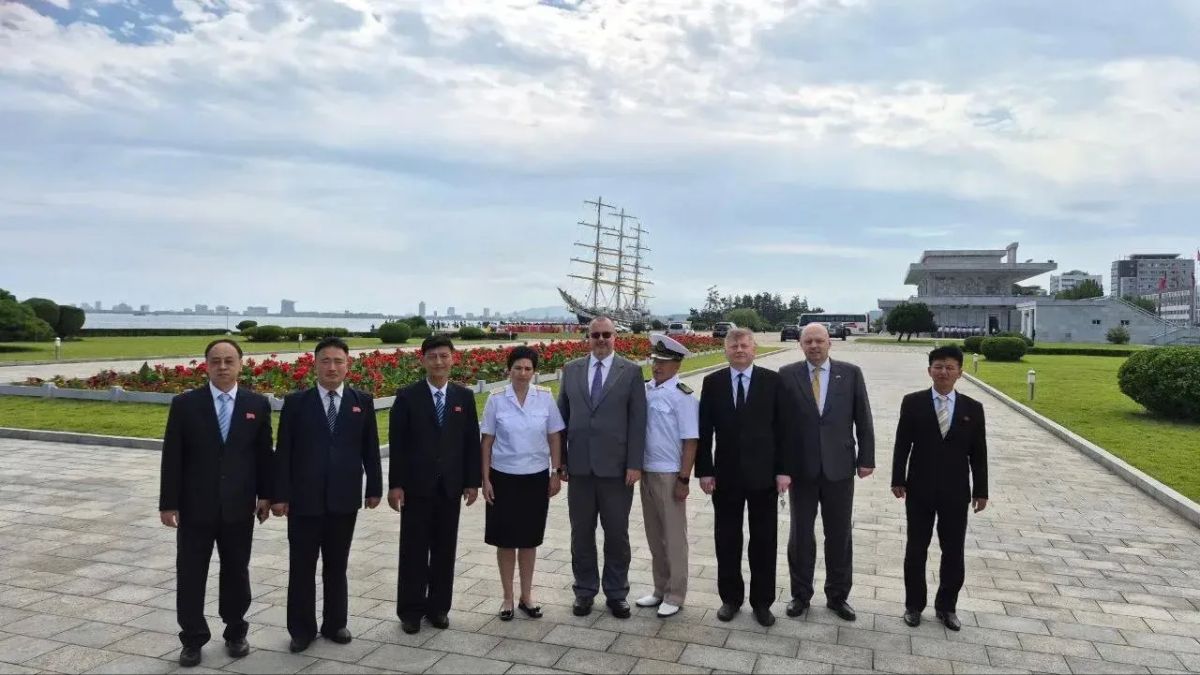 О ЗАХОДЕ ПАРУСНИКА «ПАЛЛАДА» О ЗАХОДЕ ПАРУСНИКА «ПАЛЛАДА»
