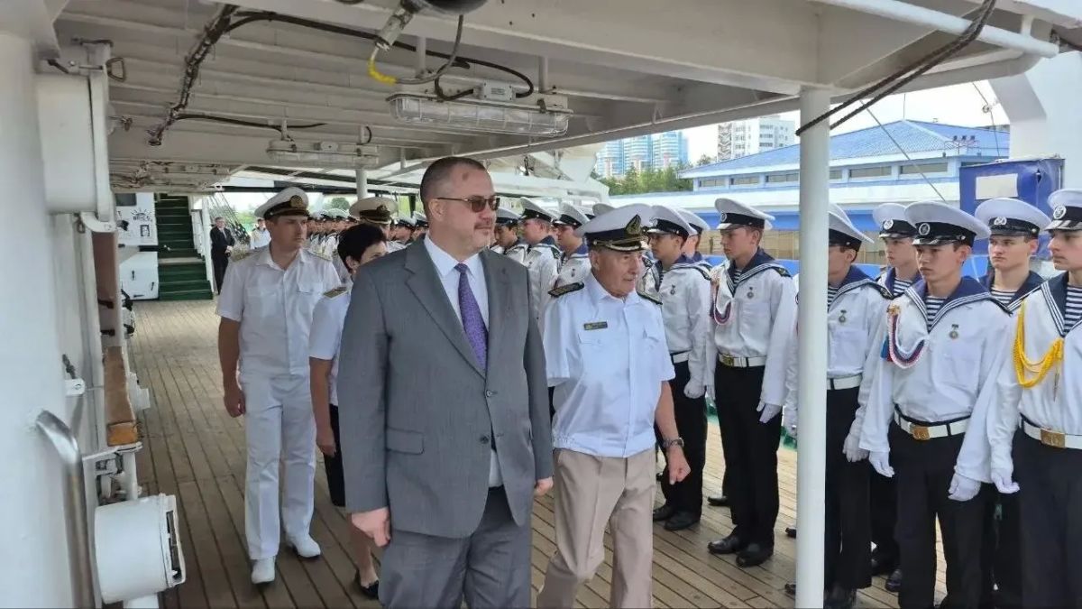 О ЗАХОДЕ ПАРУСНИКА «ПАЛЛАДА» О ЗАХОДЕ ПАРУСНИКА «ПАЛЛАДА»