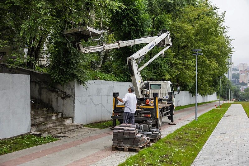 Новая аллея на Ивановской почти готова: спортивная площадка на финишной прямой, скамейки и урны — уже скоро Новая аллея на Ивановской почти готова: спортивная площадка на финишной прямой, скамейки и урны — уже скоро
