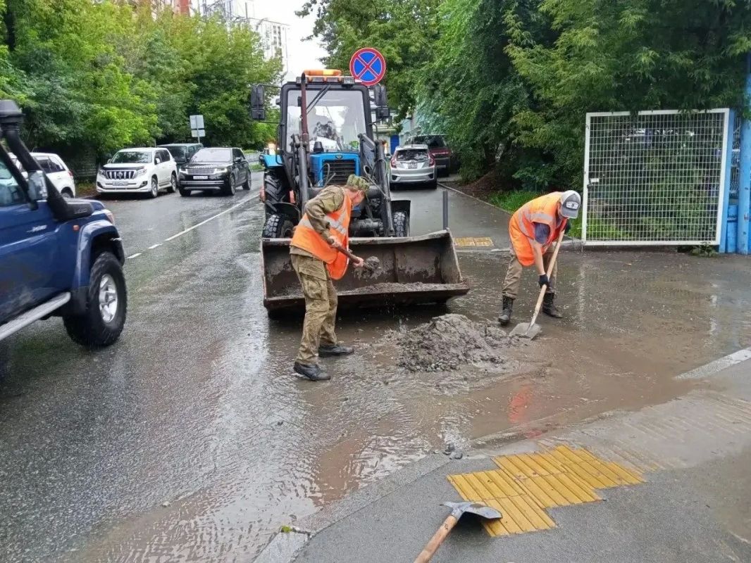 Бригады муниципального дорожного предприятия «Содержание городских территорий» занимаются наведением порядка после непогоды Бригады муниципального дорожного предприятия «Содержание городских территорий» занимаются наведением порядка после непогоды