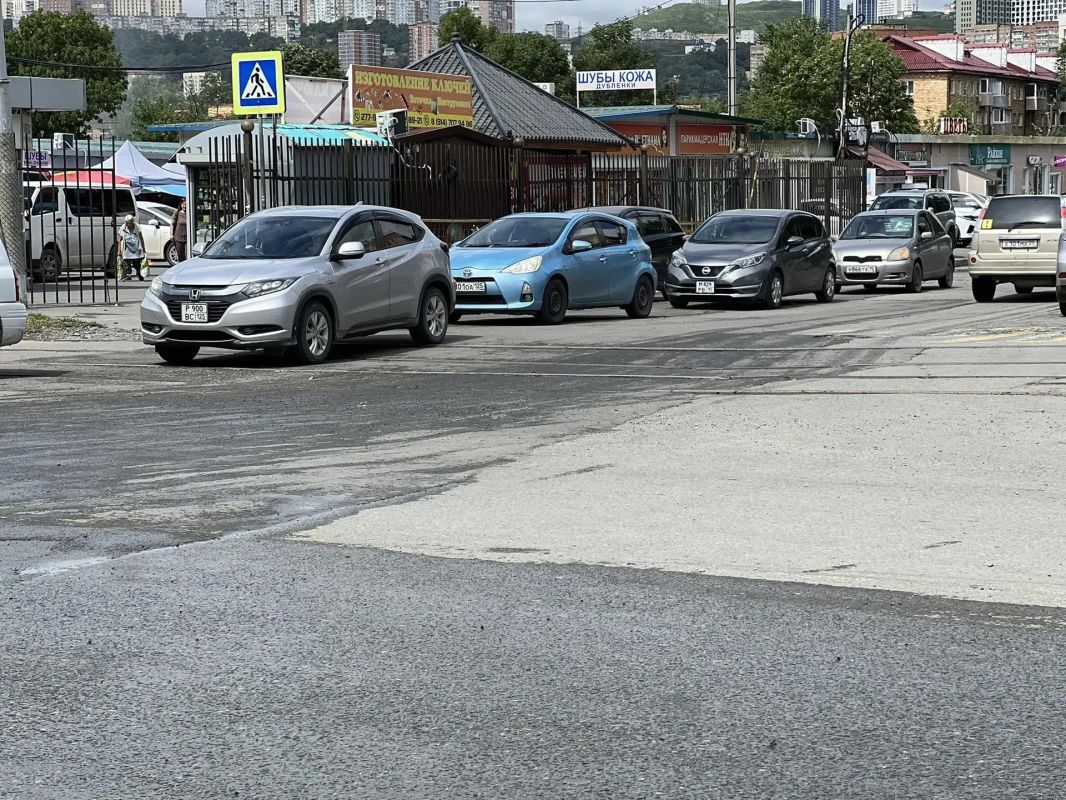 Владивостокское предприятие электрических сетей благоустроило участок дороги вдоль трамвайных путей на Борисенко Владивостокское предприятие электрических сетей благоустроило участок дороги вдоль трамвайных путей на Борисенко