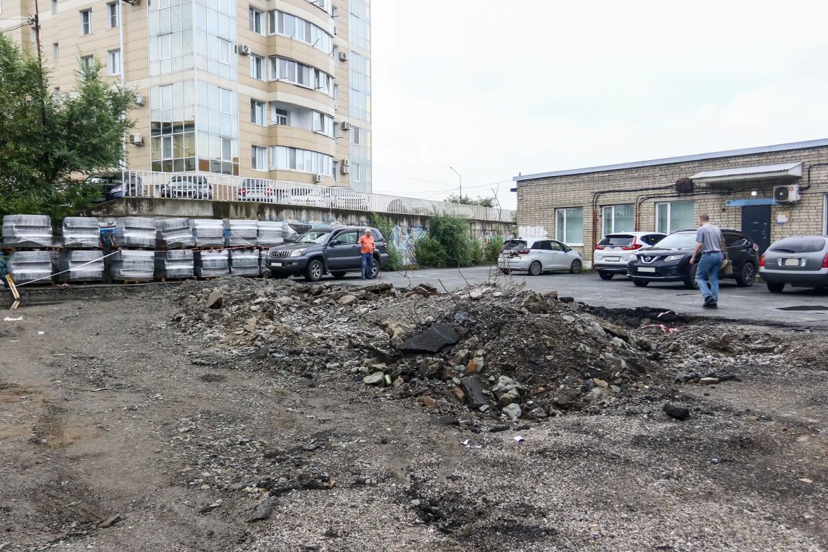 Общественные наблюдатели проверили ход ремонта дворовой территории Общественные наблюдатели проверили ход ремонта дворовой территории