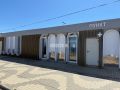 Вандалы разбили окно в павильоне, предназначенном для медпункта, на набережной на Татарской