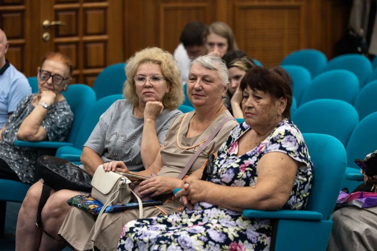 Из аварийки в новостройку: 46 семей Владивостока получили ключи от квартир на Русской Из аварийки в новостройку: 46 семей Владивостока получили ключи от квартир на Русской