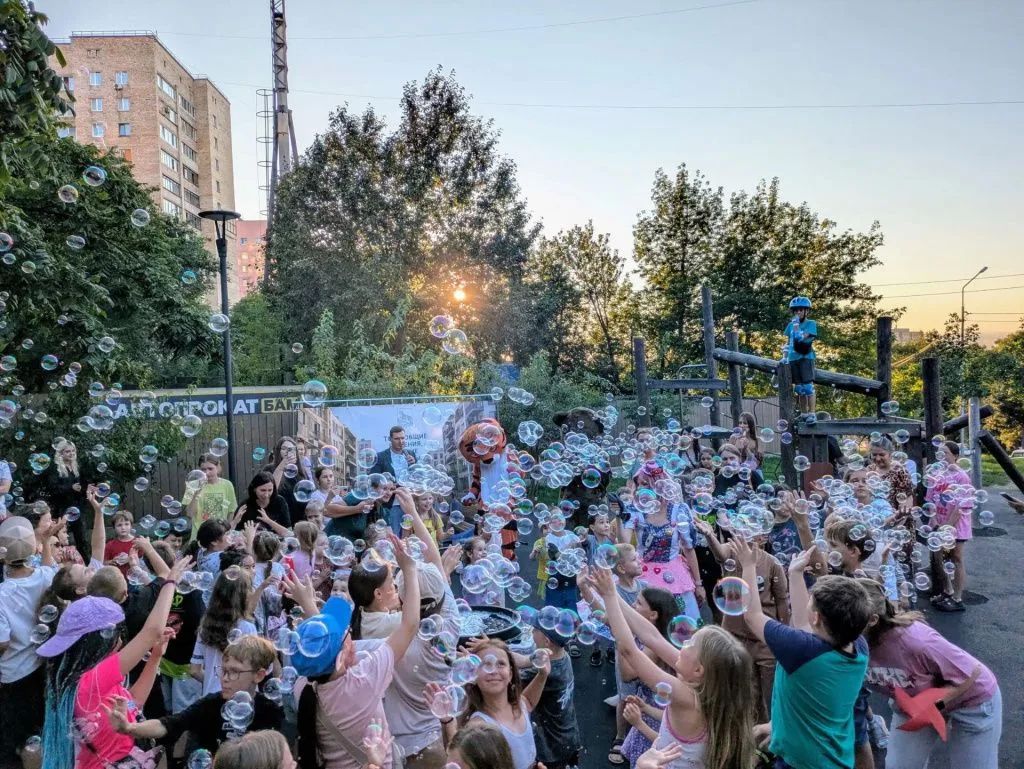 Праздник «Дружные соседи» прошел в сквере на улице Ульяновской во Владивостоке Праздник «Дружные соседи» прошел в сквере на улице Ульяновской во Владивостоке