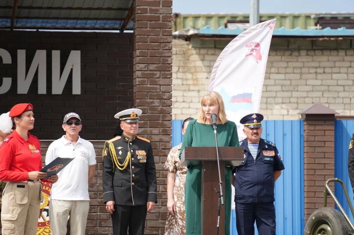 250 юнармейцев произнесли первую клятву в День Государственного флага 250 юнармейцев произнесли первую клятву в День Государственного флага