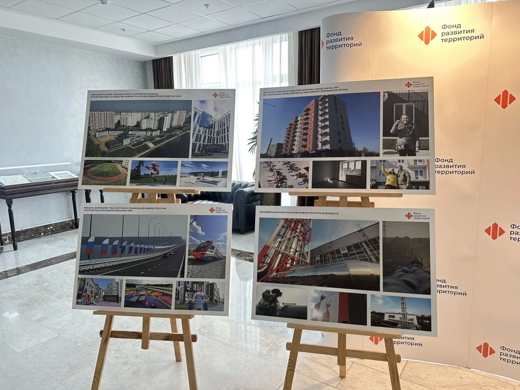 Глава Минстроя России Ирек Файзуллин ознакомился с фотовыставкой ППК «Фонд развития территорий» Глава Минстроя России Ирек Файзуллин ознакомился с фотовыставкой ППК «Фонд развития территорий»