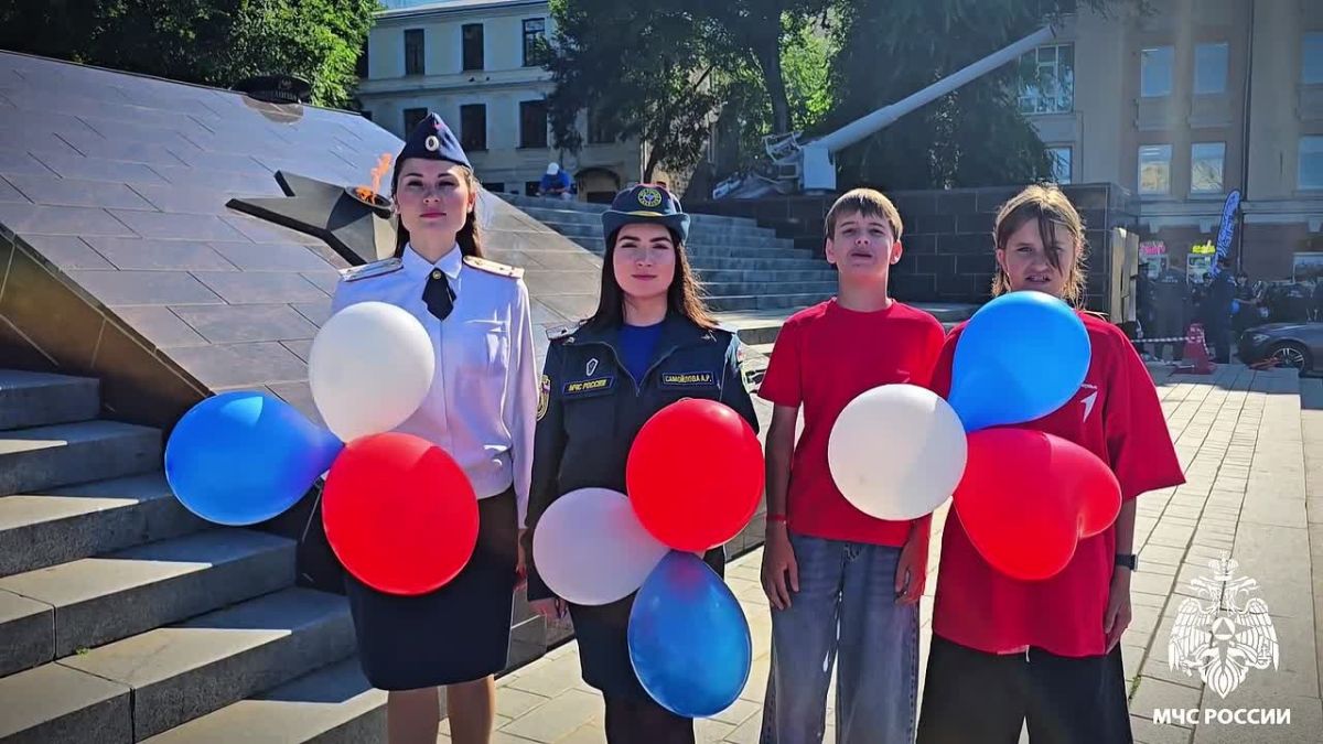 Под флагом Отечества. 22 августа — День государственного флага Российской Федерации