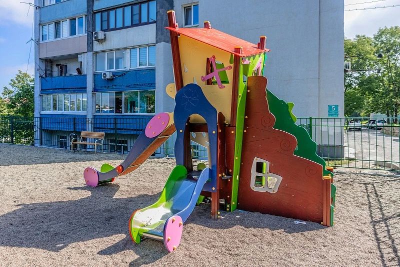 Во Владивостоке становится больше современных детских площадок Во Владивостоке становится больше современных детских площадок