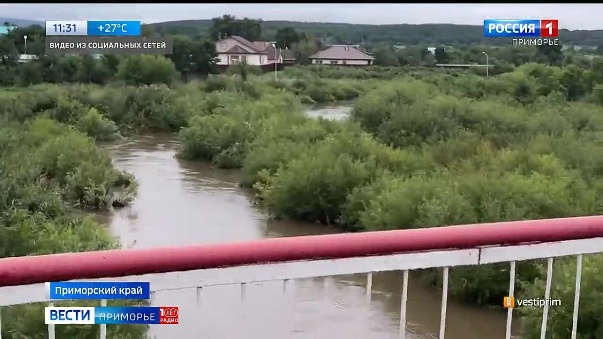 Вода уходит, но переливы и размытые дороги всё ещё сохраняются в четырёх муниципальных округах Приморья