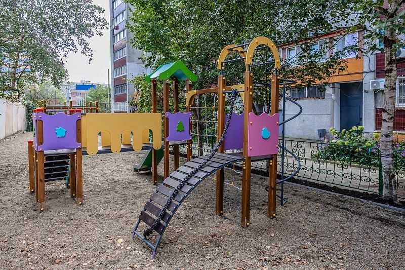 Во Владивостоке становится больше современных детских площадок Во Владивостоке становится больше современных детских площадок