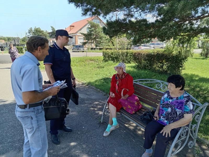 В Хорольском округе Приморья полицейские и члены Общественного совета проводят акцию «Осторожно: мошенники!» В Хорольском округе Приморья полицейские и члены Общественного совета проводят акцию «Осторожно: мошенники!»