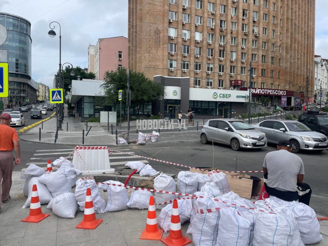 Кажется, скоро на заезде к остановке на Семёновской появится шлагбаум Кажется, скоро на заезде к остановке на Семёновской появится шлагбаум