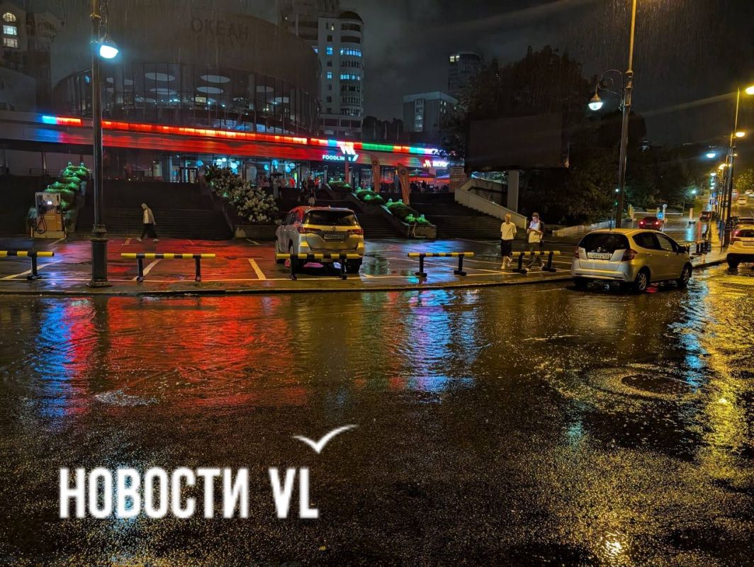 Новая ливневка рядом с кинотеатром «Океан» не слишком хорошо справляется с дождем