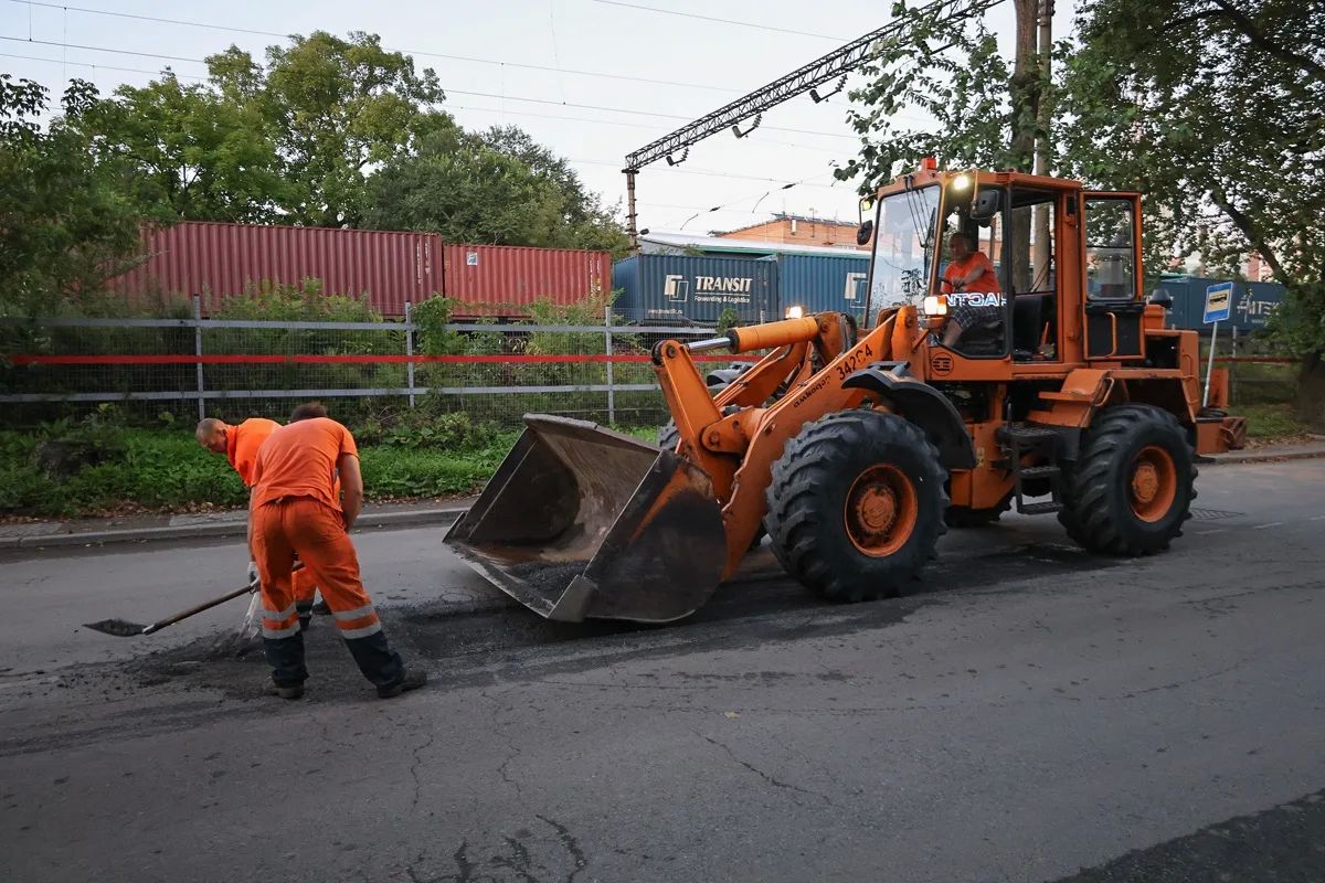 На улице Фадеева во Владивостоке ведется асфальтирование На улице Фадеева во Владивостоке ведется асфальтирование