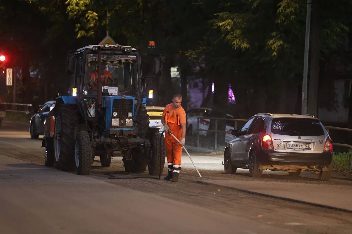На улице Фадеева во Владивостоке ведется асфальтирование На улице Фадеева во Владивостоке ведется асфальтирование