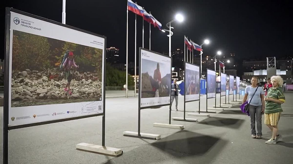 В преддверии XI Восточного экономического форума на центральной площади дальневосточной столицы – площади Борцов Революции – открылась выставка фоторабот участников Всероссийского конкурса на лучшее путешествие по Дальнему...