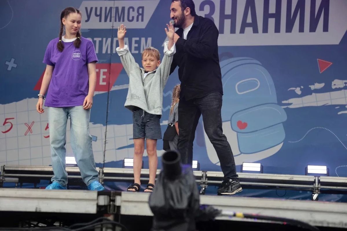 Первого победителя городского чемпионата «Камень, ножницы, бумага» определили во Владивостоке Первого победителя городского чемпионата «Камень, ножницы, бумага» определили во Владивостоке