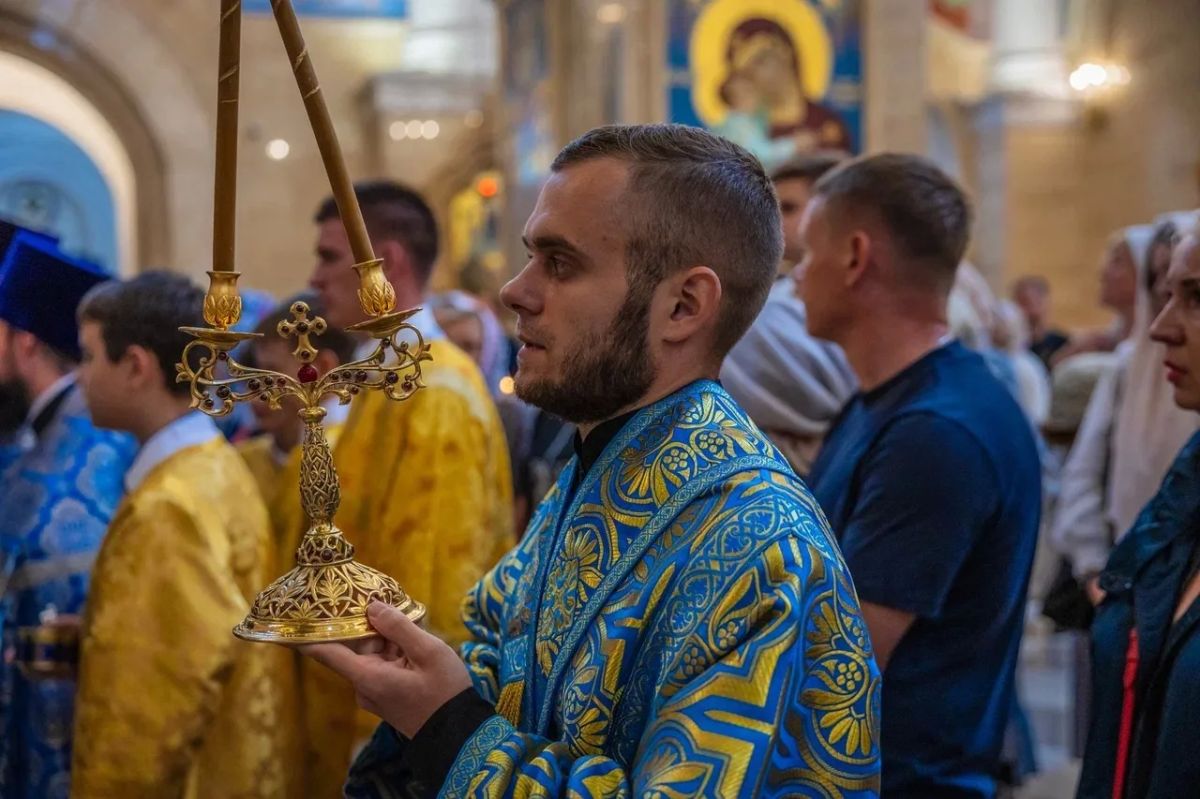 Мощи преподобия Серафима Саровского встретили во Владивостоке Мощи преподобия Серафима Саровского встретили во Владивостоке