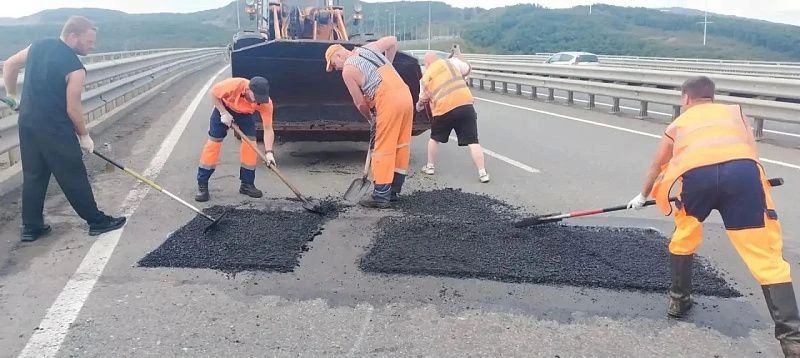 Дорожники Владивостока укладывают асфальт на трассе Седанка – Патрокл и улице Фадеева Дорожники Владивостока укладывают асфальт на трассе Седанка – Патрокл и улице Фадеева