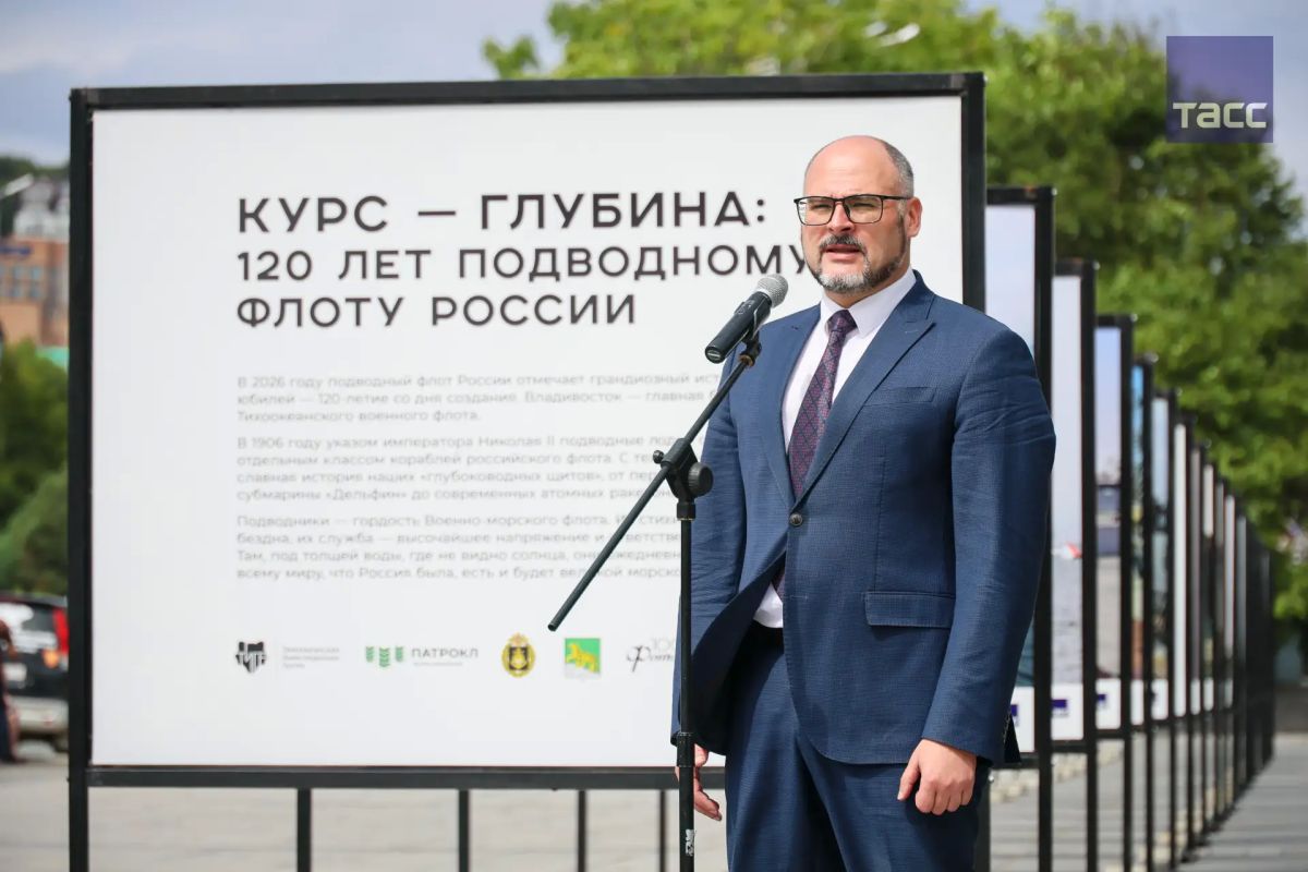 Фотовыставка "Курс — глубина", посвященная юбилею подводного флота России, открылась во Владивостоке Фотовыставка "Курс — глубина", посвященная юбилею подводного флота России, открылась во Владивостоке