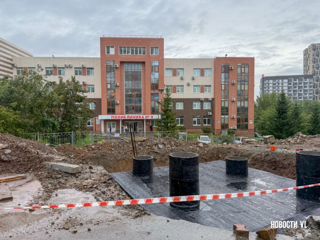 Закончить ремонт тепловой камеры на Адмирала Горшкова и благоустроить территорию после июньского фонтана планируют к концу месяца Закончить ремонт тепловой камеры на Адмирала Горшкова и благоустроить территорию после июньского фонтана планируют к концу месяца