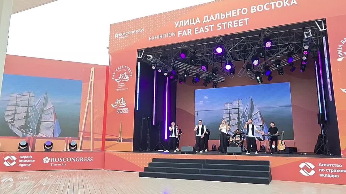 Музыка Приморья звучит на Восточном экономическом форуме Сегодня во Владивостоке стартовал ВЭФ — событие, которое вновь собирает в столице Дальнего Востока гостей из разных регионов и стран, представителей власти, бизнеса...