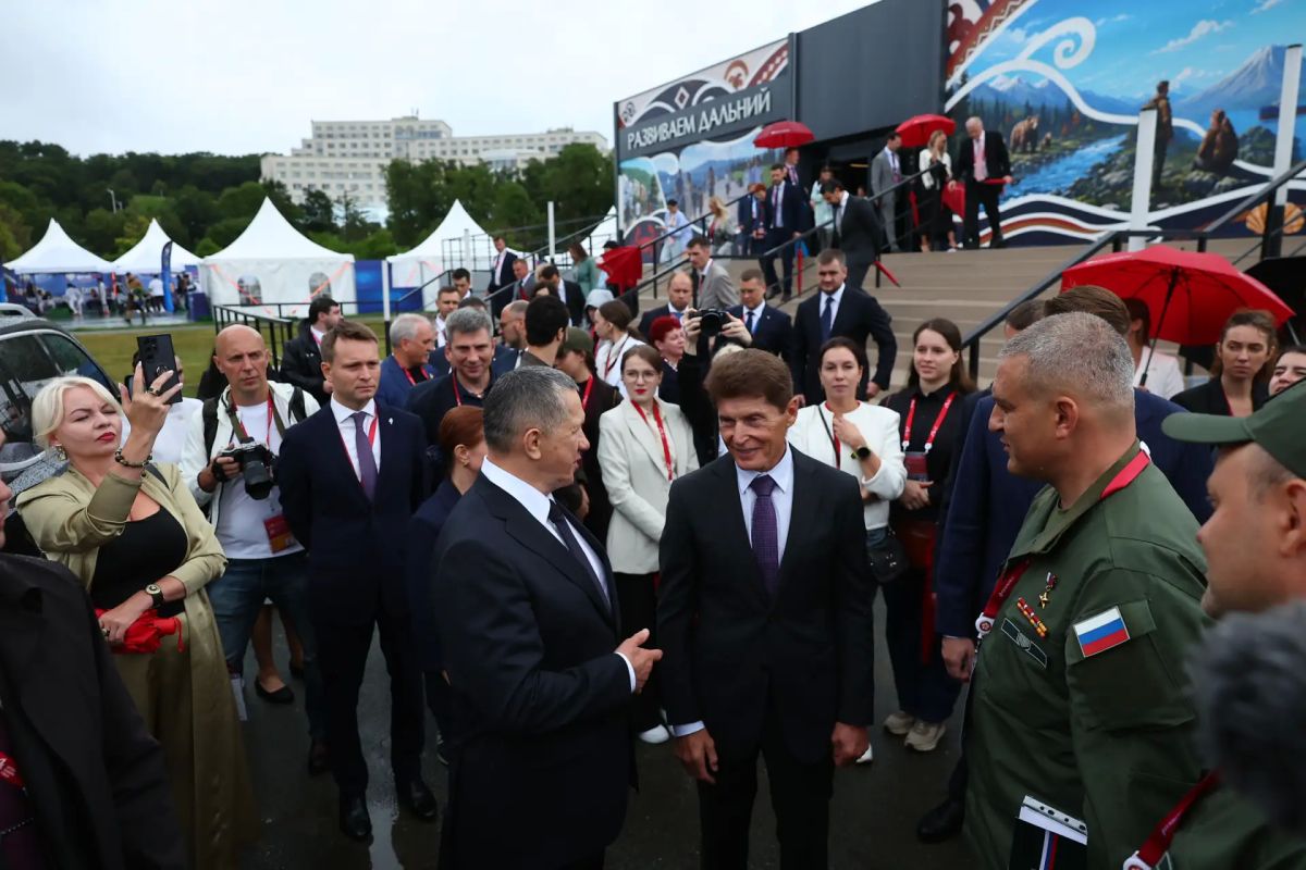 На ВЭФ-2026 открылась выставка «Улица Дальнего Востока» На ВЭФ-2026 открылась выставка «Улица Дальнего Востока»
