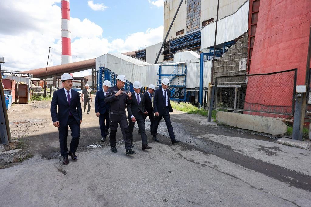 Губернатор Приморья Олег Кожемяко вместе с руководством Приморской ГРЭС посетил объекты, где ведётся поэтапная модернизация крупнейшей электростанции края Губернатор Приморья Олег Кожемяко вместе с руководством Приморской ГРЭС посетил объекты, где ведётся поэтапная модернизация крупнейшей электростанции края