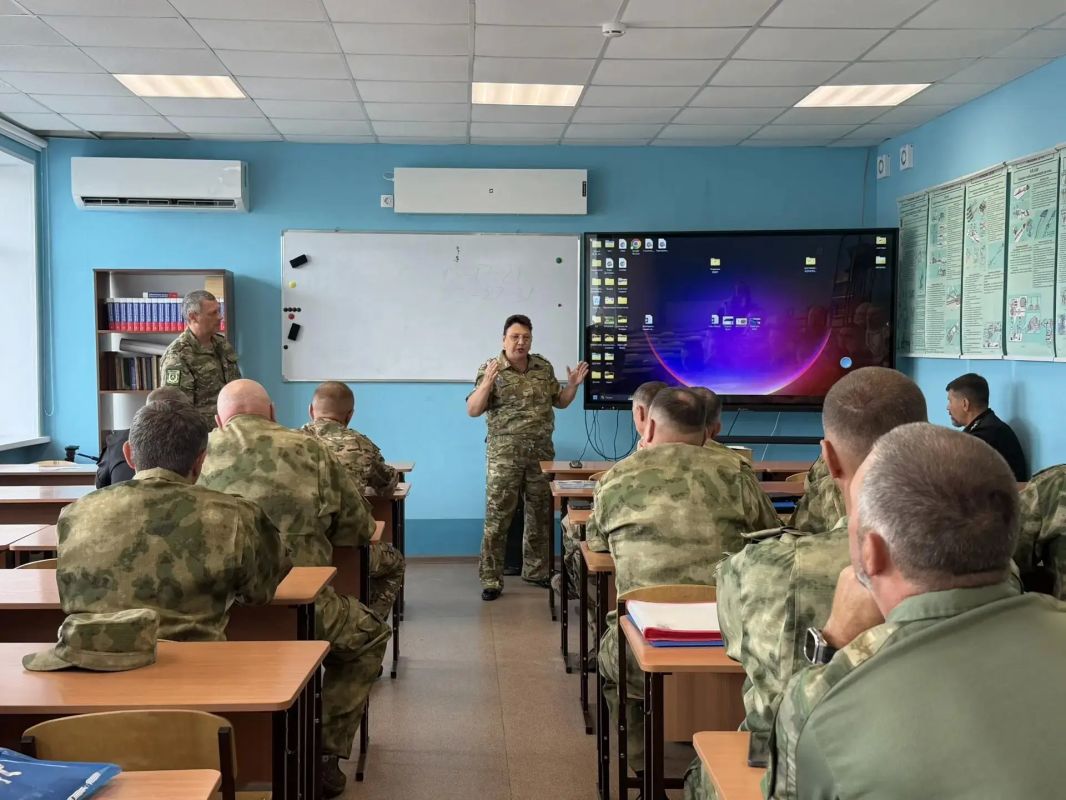 Учебные сборы по начальной военной подготовке для школьников стартуют в Приморье Учебные сборы по начальной военной подготовке для школьников стартуют в Приморье