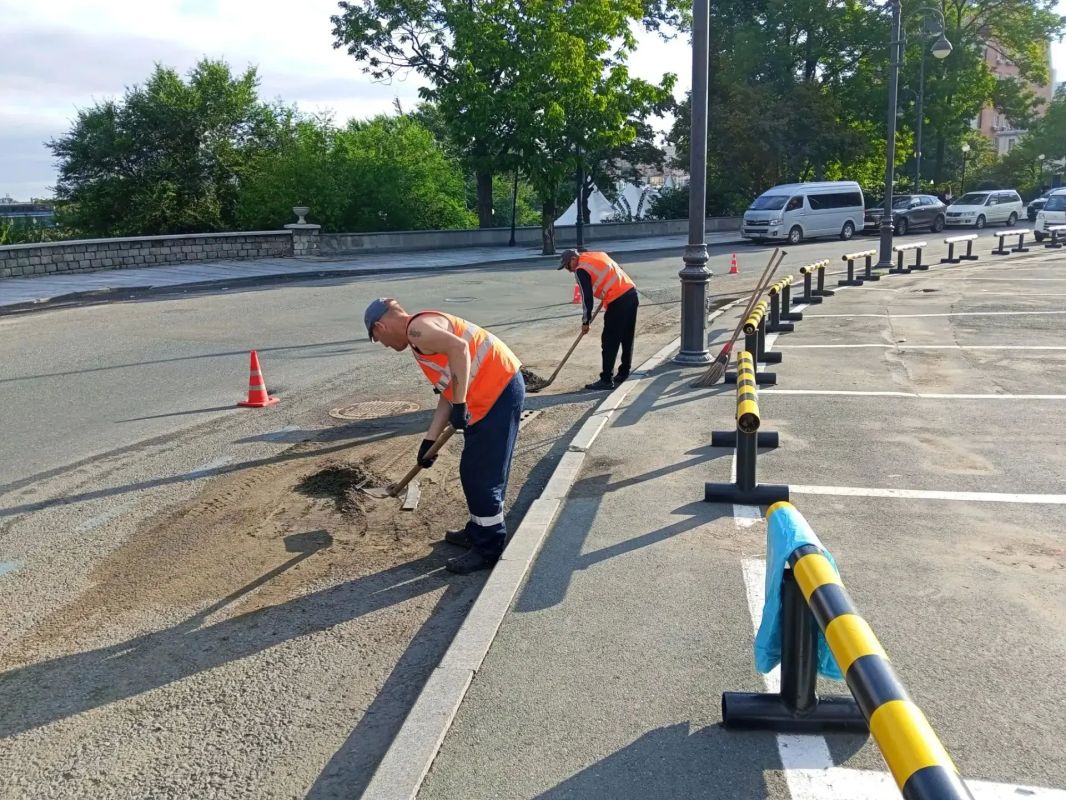 Дорожники «СГТ» продолжают круглосуточную работу на улицах Владивостока Дорожники «СГТ» продолжают круглосуточную работу на улицах Владивостока