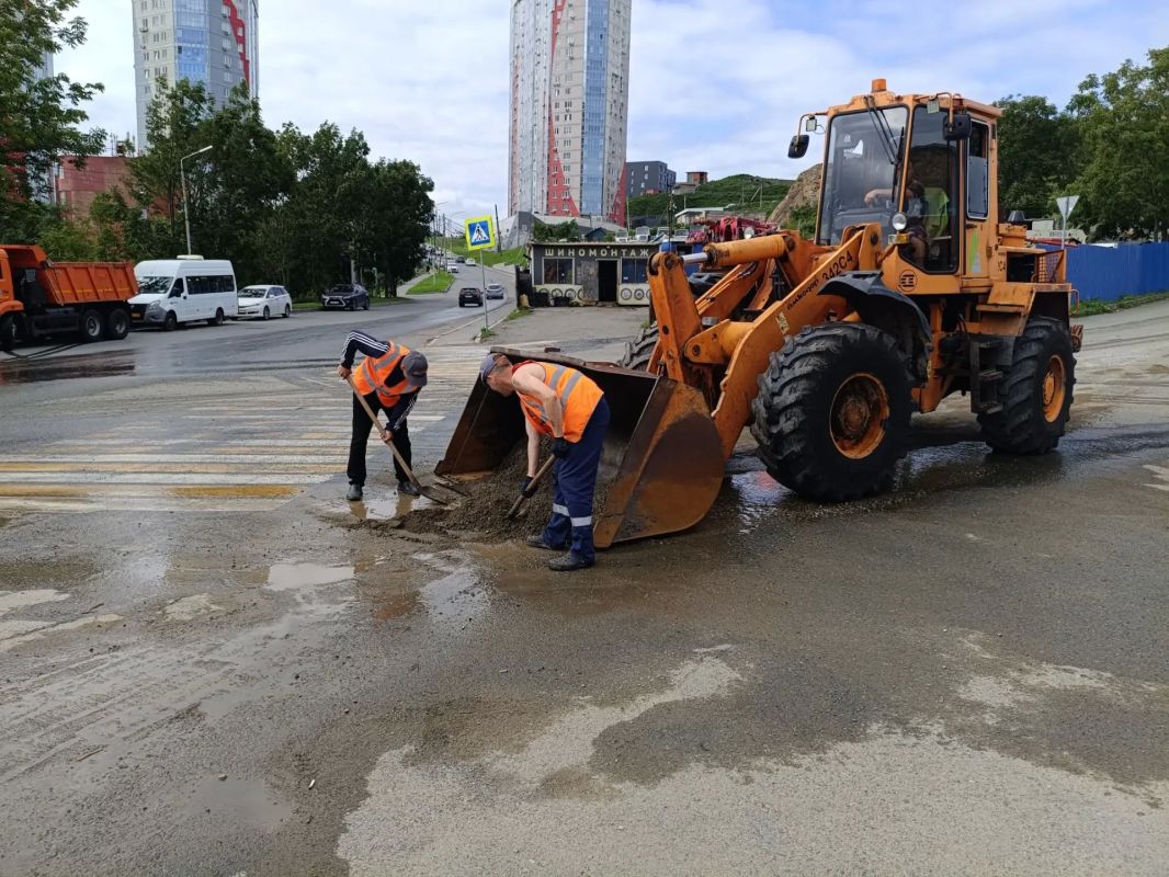 Дорожники «СГТ» продолжают круглосуточную работу на улицах Владивостока Дорожники «СГТ» продолжают круглосуточную работу на улицах Владивостока