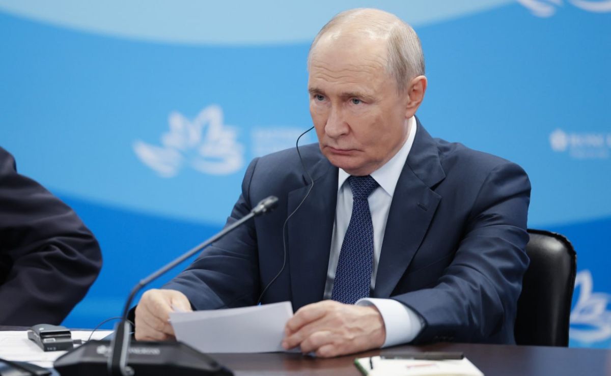 На полях Восточного экономического форума Президент России Владимир Путин встретился с членом Постоянного комитета Политбюро Центрального комитета Коммунистической партии Китая, Заместителем Премьера Государственного совета... На полях Восточного экономического форума Президент России Владимир Путин встретился с членом Постоянного комитета Политбюро Центрального комитета Коммунистической партии Китая, Заместителем Премьера Государственного совета...