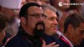 «Большой друг России».. Путин с улыбкой отметил, что ни разу не встречал Стивена Сигала в США, а вот во Владивостоке – который год подряд