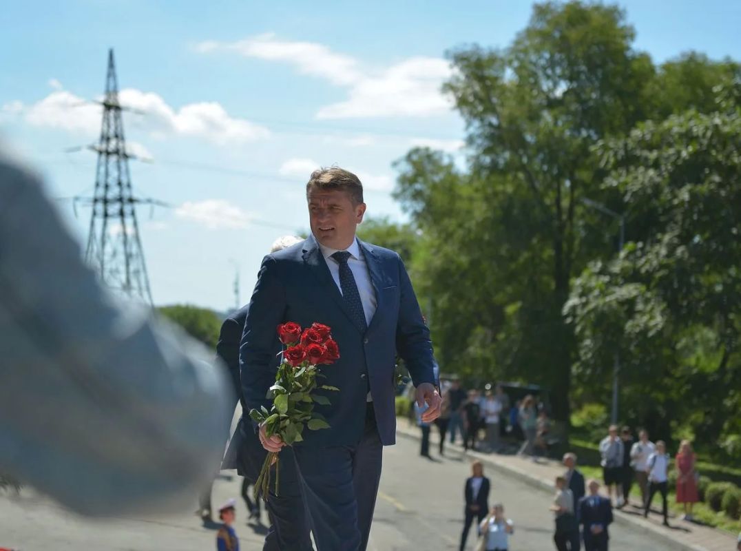 Во Владивостоке увековечили создателя океанического рыбного флота Во Владивостоке увековечили создателя океанического рыбного флота