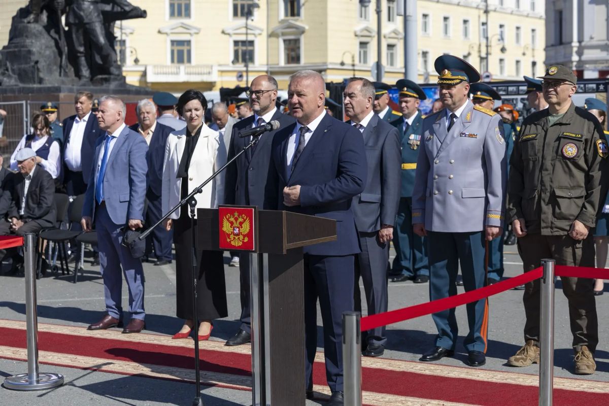 Константин Шестаков: 52 курсанта Дальневосточной пожарно-спасательной академии – филиала Санкт-Петербургского университета государственной противопожарной службы МЧС России приняли присягу на центральной площади Владивостока Константин Шестаков: 52 курсанта Дальневосточной пожарно-спасательной академии – филиала Санкт-Петербургского университета государственной противопожарной службы МЧС России приняли присягу на центральной площади Владивостока
