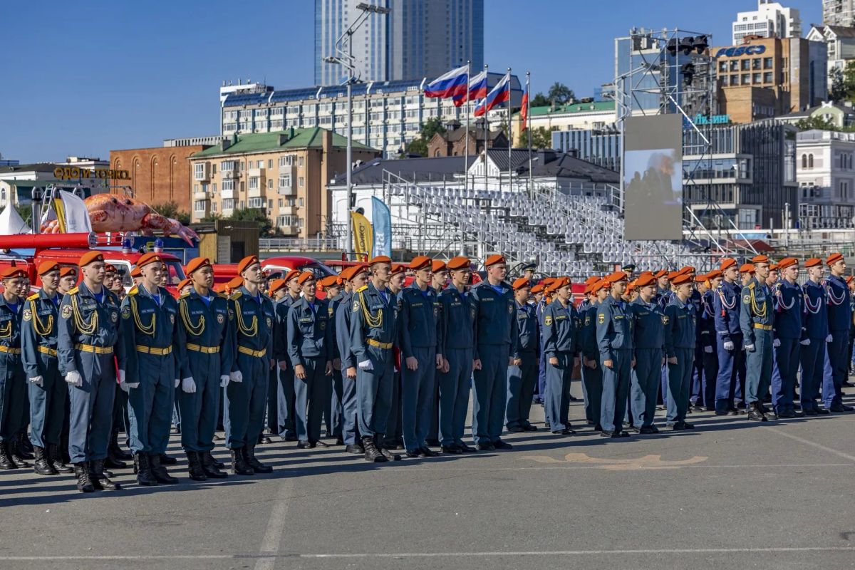 Константин Шестаков: 52 курсанта Дальневосточной пожарно-спасательной академии – филиала Санкт-Петербургского университета государственной противопожарной службы МЧС России приняли присягу на центральной площади Владивостока Константин Шестаков: 52 курсанта Дальневосточной пожарно-спасательной академии – филиала Санкт-Петербургского университета государственной противопожарной службы МЧС России приняли присягу на центральной площади Владивостока