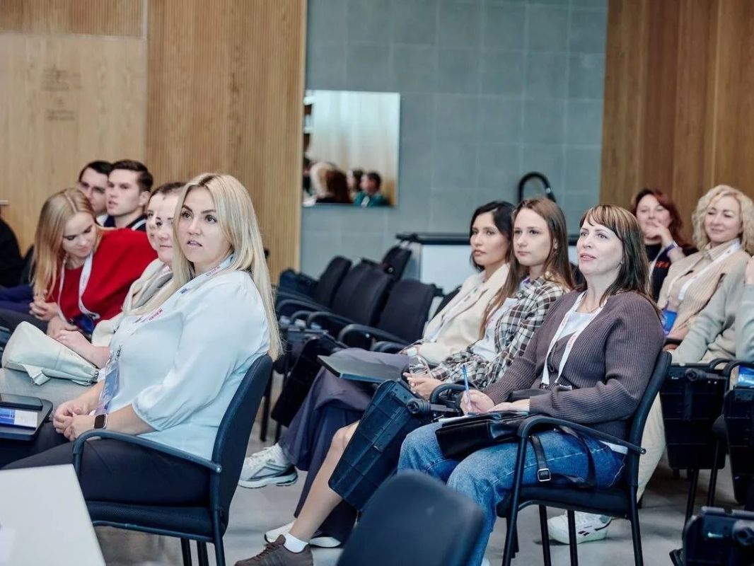 Наши – в «Сенеже». Анна Павлинова и Эмилия Полинкевич, специалисты по работе с молодёжью из Артёма и Находки, вернулись с первого всероссийского семинара для специалистов по молодёжной политике муниципального уровня от... Наши – в «Сенеже». Анна Павлинова и Эмилия Полинкевич, специалисты по работе с молодёжью из Артёма и Находки, вернулись с первого всероссийского семинара для специалистов по молодёжной политике муниципального уровня от...