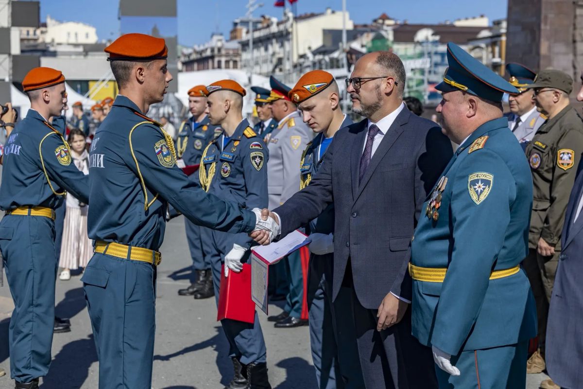 Константин Шестаков: 52 курсанта Дальневосточной пожарно-спасательной академии – филиала Санкт-Петербургского университета государственной противопожарной службы МЧС России приняли присягу на центральной площади Владивостока Константин Шестаков: 52 курсанта Дальневосточной пожарно-спасательной академии – филиала Санкт-Петербургского университета государственной противопожарной службы МЧС России приняли присягу на центральной площади Владивостока