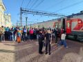В Иркутске транспортные полицейские встретили победителей «Большой перемены», следующих специальным поездом через всю страну