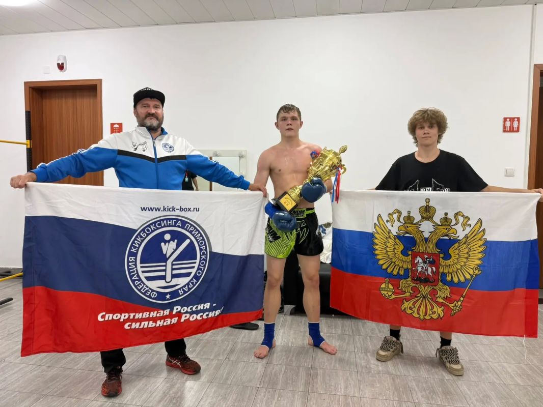 Приморский кикбоксёр Дмитрий Чубаров — уверенная победа на «Битве драконов» в Шанхае Приморский кикбоксёр Дмитрий Чубаров — уверенная победа на «Битве драконов» в Шанхае