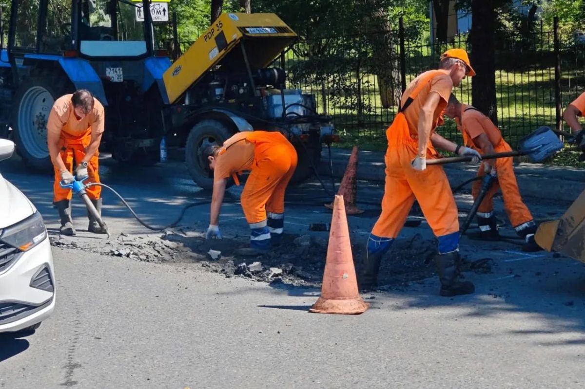 Более 5 000 квадратных метров старого асфальта сняли на дорогах Владивостока Более 5 000 квадратных метров старого асфальта сняли на дорогах Владивостока