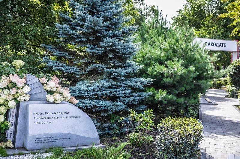 Во Владивостоке после реконструкции открыли для посетителей сквер Городов-побратимов на пересечении улиц Семеновской и Пограничной Во Владивостоке после реконструкции открыли для посетителей сквер Городов-побратимов на пересечении улиц Семеновской и Пограничной