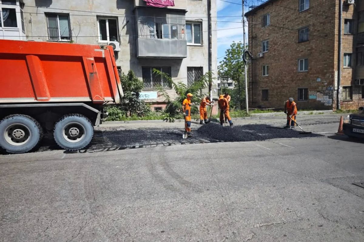 Более 5 000 квадратных метров старого асфальта сняли на дорогах Владивостока Более 5 000 квадратных метров старого асфальта сняли на дорогах Владивостока
