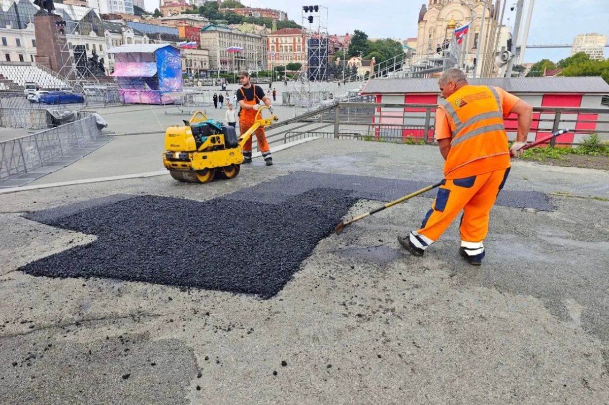 Более 5 000 квадратных метров старого асфальта сняли на дорогах Владивостока Более 5 000 квадратных метров старого асфальта сняли на дорогах Владивостока