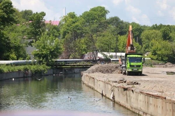 Во Владивостоке завершили расчистку русла Второй Речки