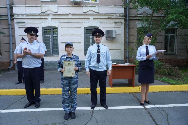 В Приморье полицейским, обеспечившим безопасность при проведении Восточного экономического форума, вручили благодарственные письма В Приморье полицейским, обеспечившим безопасность при проведении Восточного экономического форума, вручили благодарственные письма