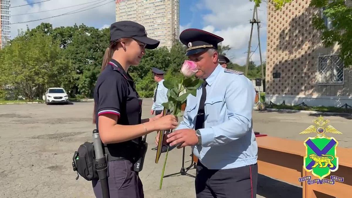 Во Владивостоке сотрудников патрульно-постовой службы поздравили с профессиональным праздником