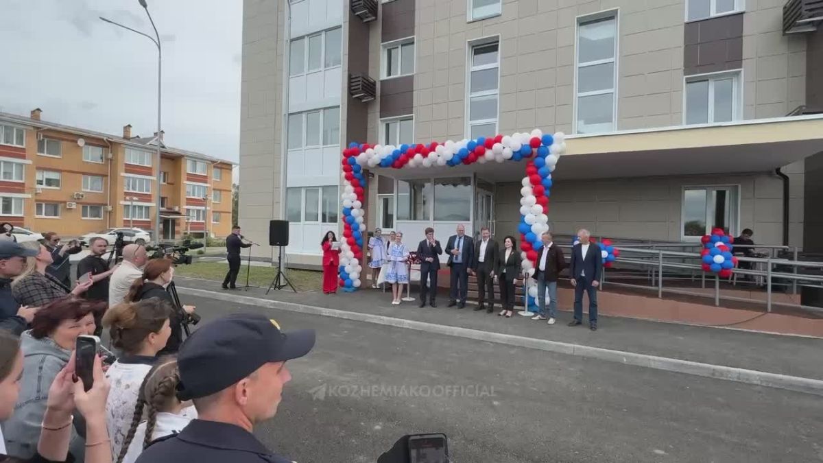 Олег Кожемяко: Ключи от квартир в новом доме по программе арендного жилья получили работники бюджетной сферы в Чугуевке