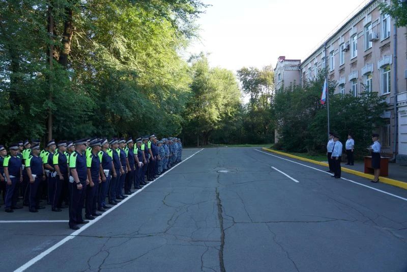 В Приморье полицейским, обеспечившим безопасность при проведении Восточного экономического форума, вручили благодарственные письма В Приморье полицейским, обеспечившим безопасность при проведении Восточного экономического форума, вручили благодарственные письма